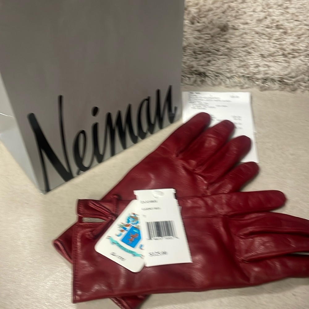Women’s Portolano Nappa leather gloves in garnet red size 7 NWT $125